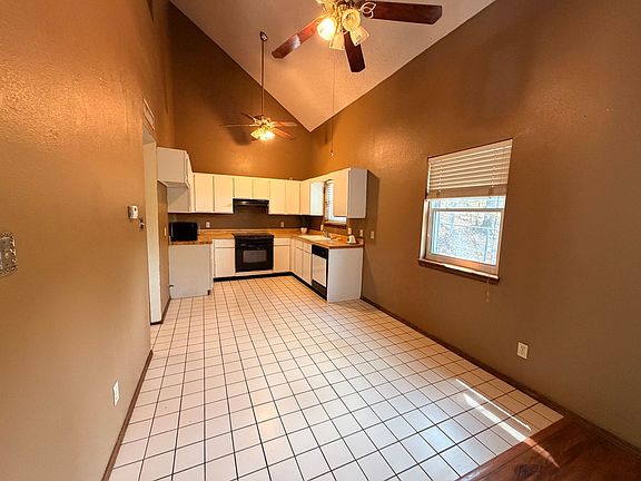 4th image of 1121 W 19th Ter