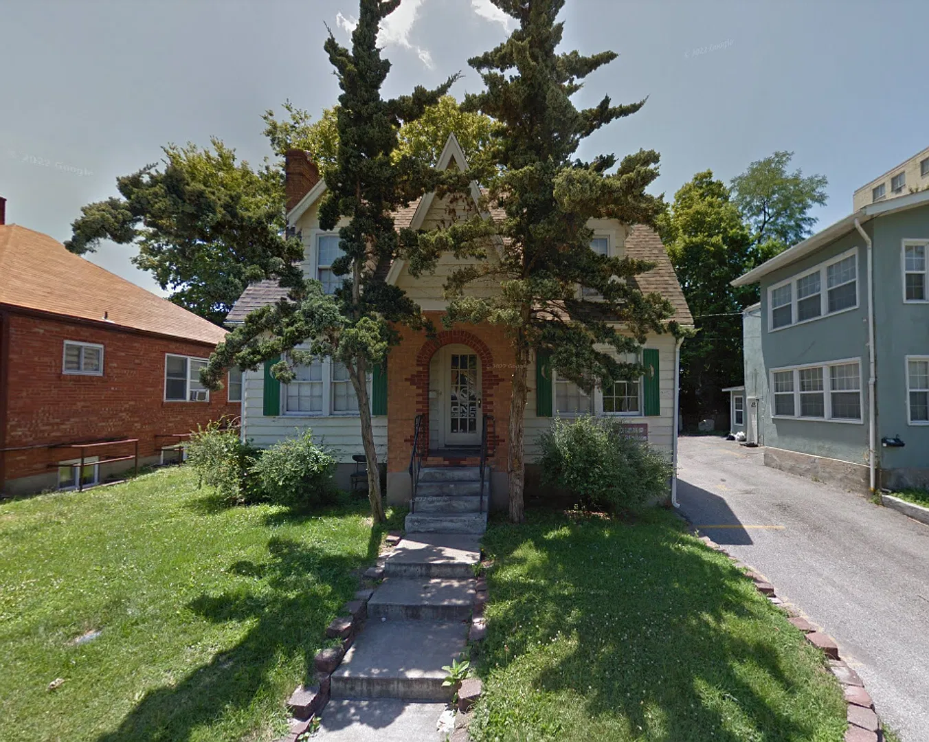 Charming 3 bed | 2 bath home in the heart of downtown! — Photo 1
