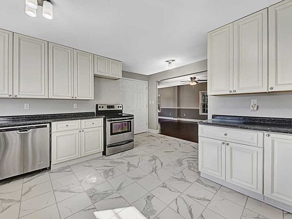 5th image of 2506 Harvey St