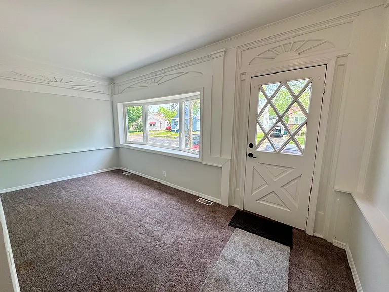 1936 Barnett St — Photo 13