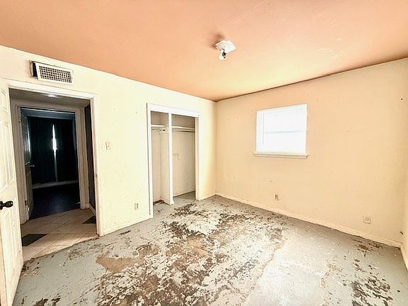 5th image of 2217 Country Club Dr