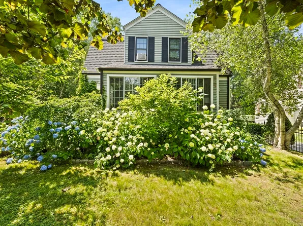 293 School St, Whitman, MA 02382