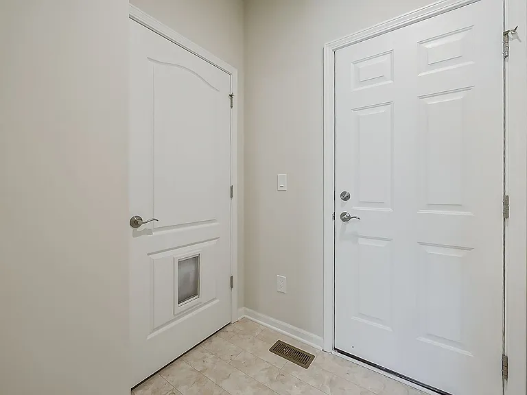 1582 Beachwood Dr — Photo 22