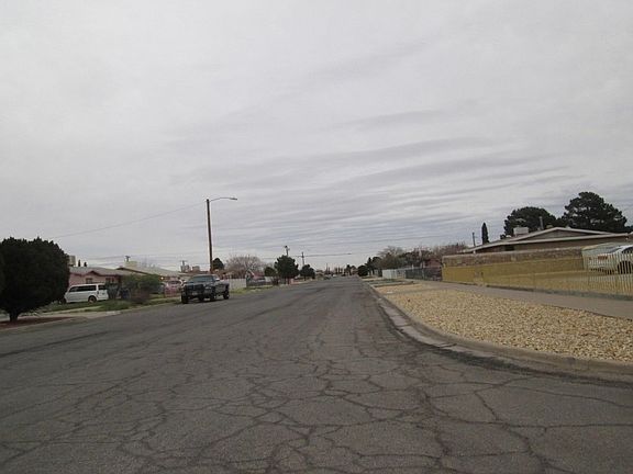 4th image of 5015 Pikes Peak Dr