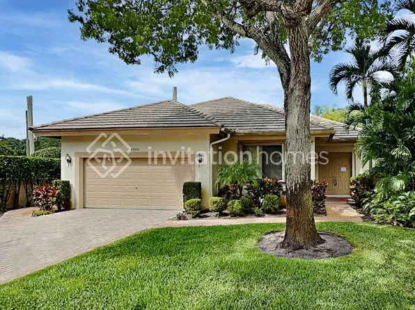4995 Pine Tree Dr, Boynton Beach, FL 33436