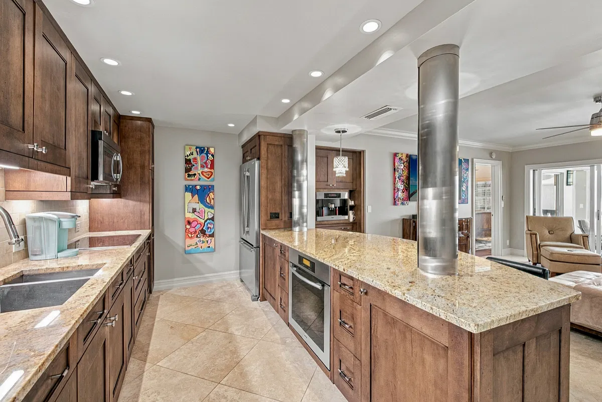 2 bed, 1364 sqft, $9,500 — Photo 2