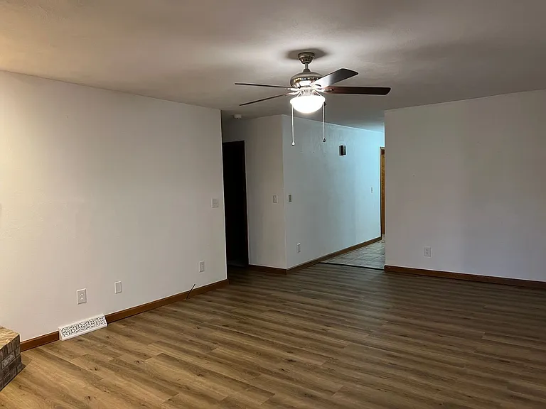 2541 Winfield Dr — Photo 9