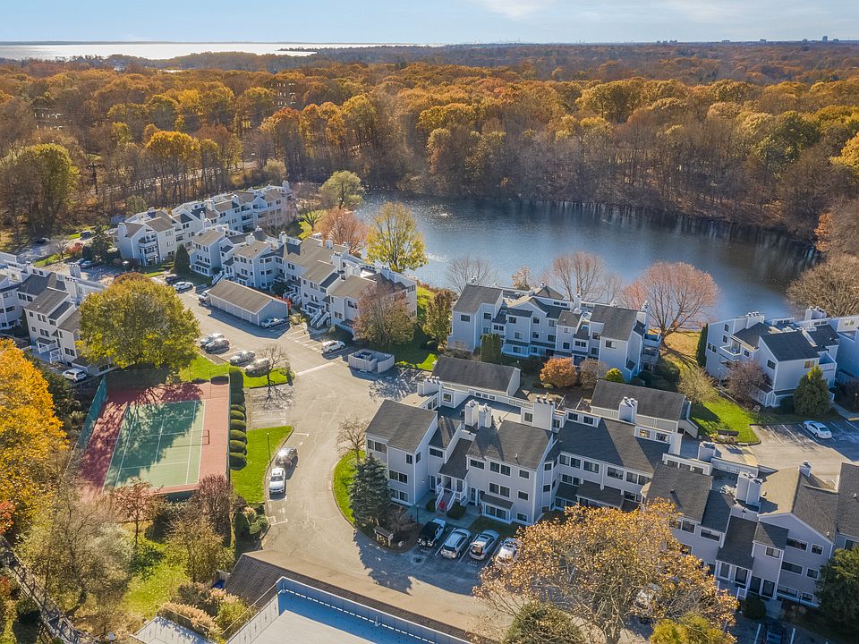 77 Rowayton Woods Drive