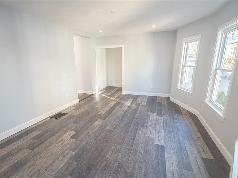 10 Rockwell Ter #1 — Photo 6