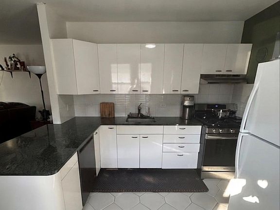 3rd image of 3058 Barkley Avenue