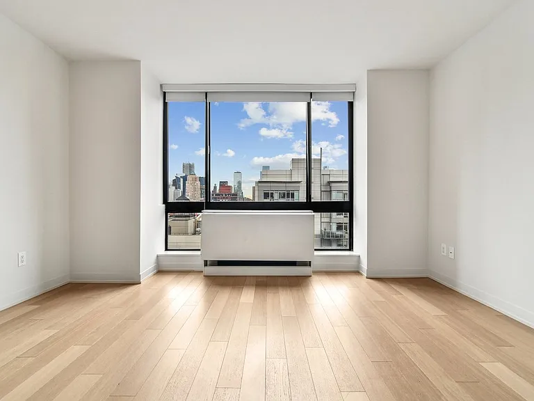 1 Columbus Pl #N15J — Photo 4