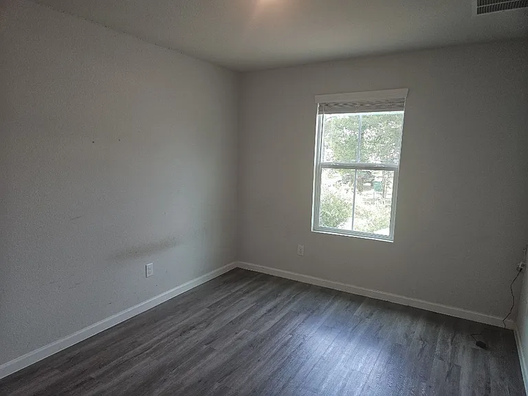 501 Hines Ave — Photo 6