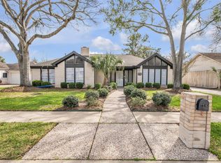 7715 Coachwood Dr, Houston, TX 77071