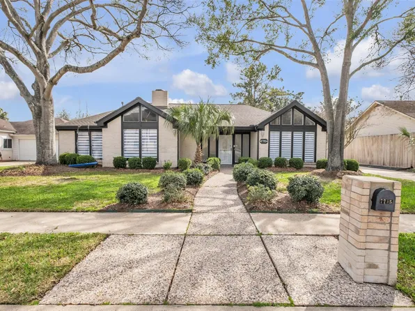 7715 Coachwood Dr, Houston, TX 77071