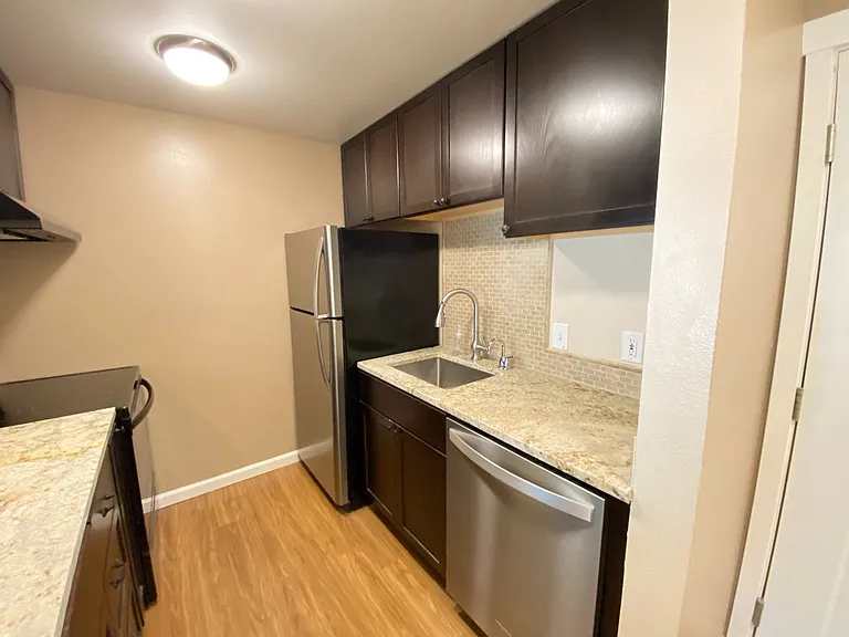 936 Village Way — Photo 10