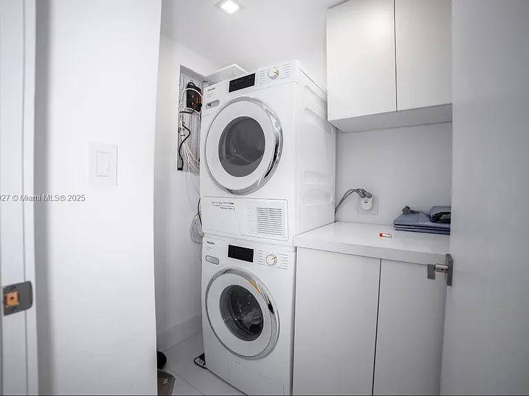 5600 Collins Ave #14K — Photo 23