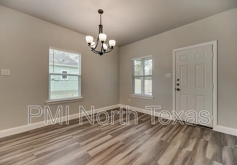 1518 Walworth St — Photo 5