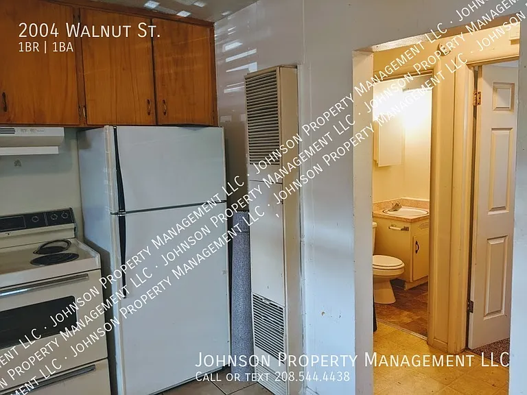 2004 Walnut St — Photo 3
