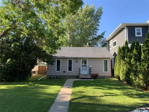 1227 13TH STREET E, Saskatoon, SK S7H 0C3