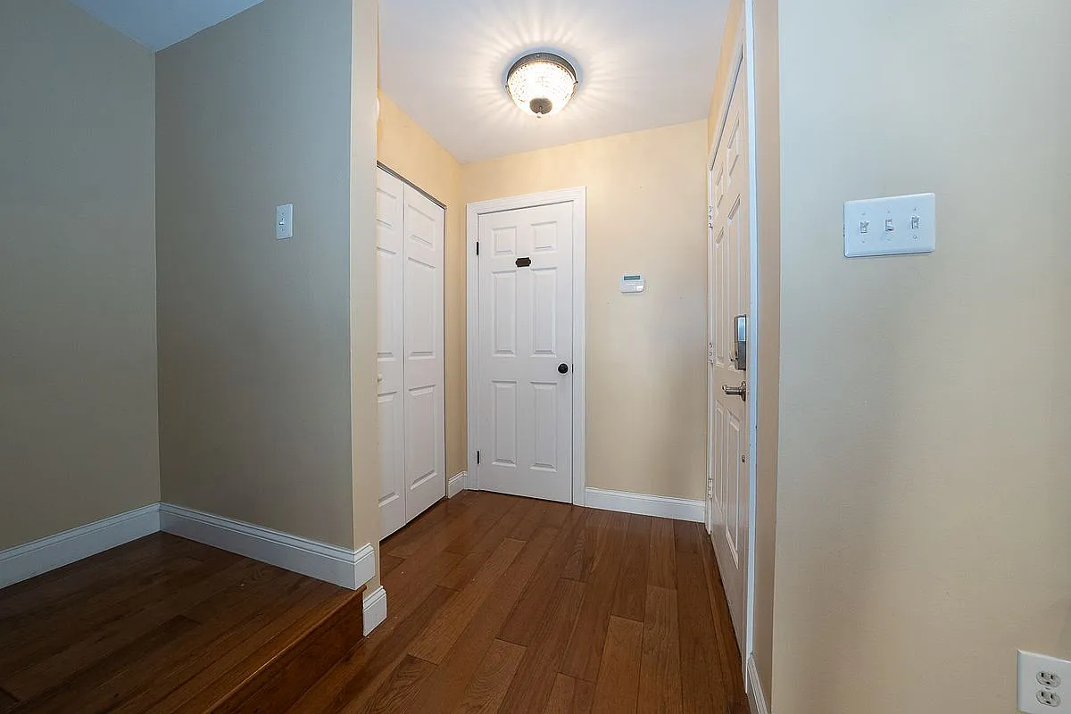 2 bed, 1.5 bath, 1296 sqft, $2,450 — Photo 4