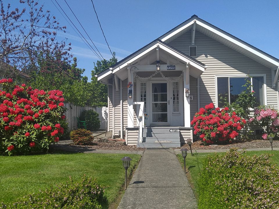 Street view of the main house. The mother-in-law house is to the left (south side) of the main house.