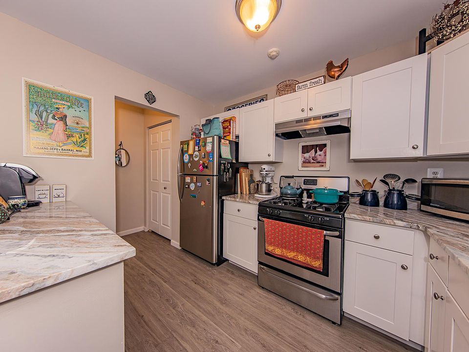 1st image of 404 Diamond Dr Floor 2