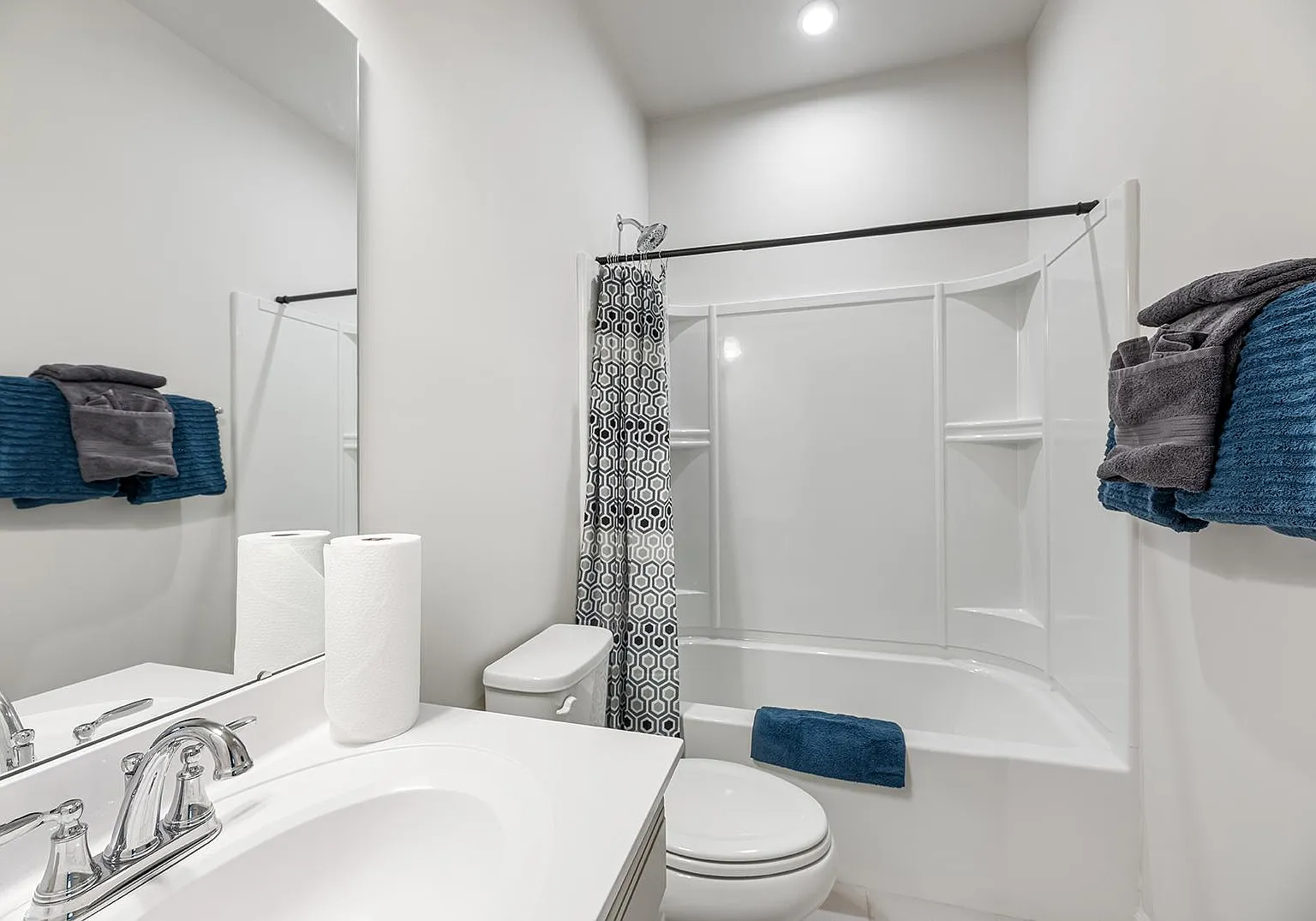 3 bed, 2.5 bath, 1700 sqft, $2,600 — Photo 4