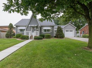 608 S Main St, Troy, IL 62294