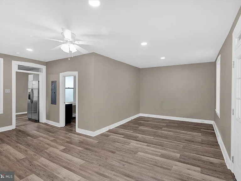 2102 Main St — Photo 8