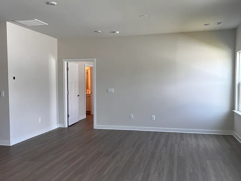 340 Caterpillar Dr — Photo 2