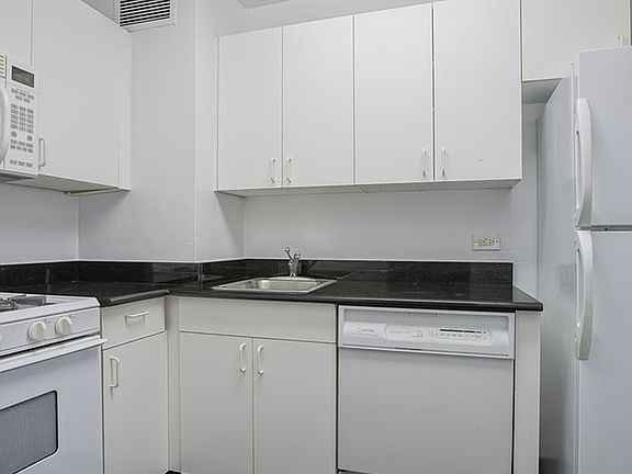 4th image of 305 E 86th St #19EE