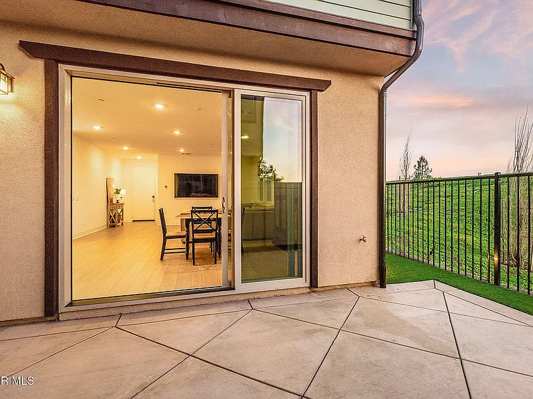 716 Edward Scholle Dr — Photo 15