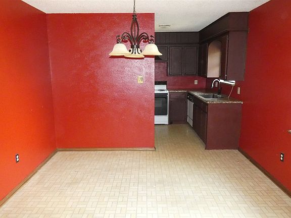 4th image of 1615 NW 76th St