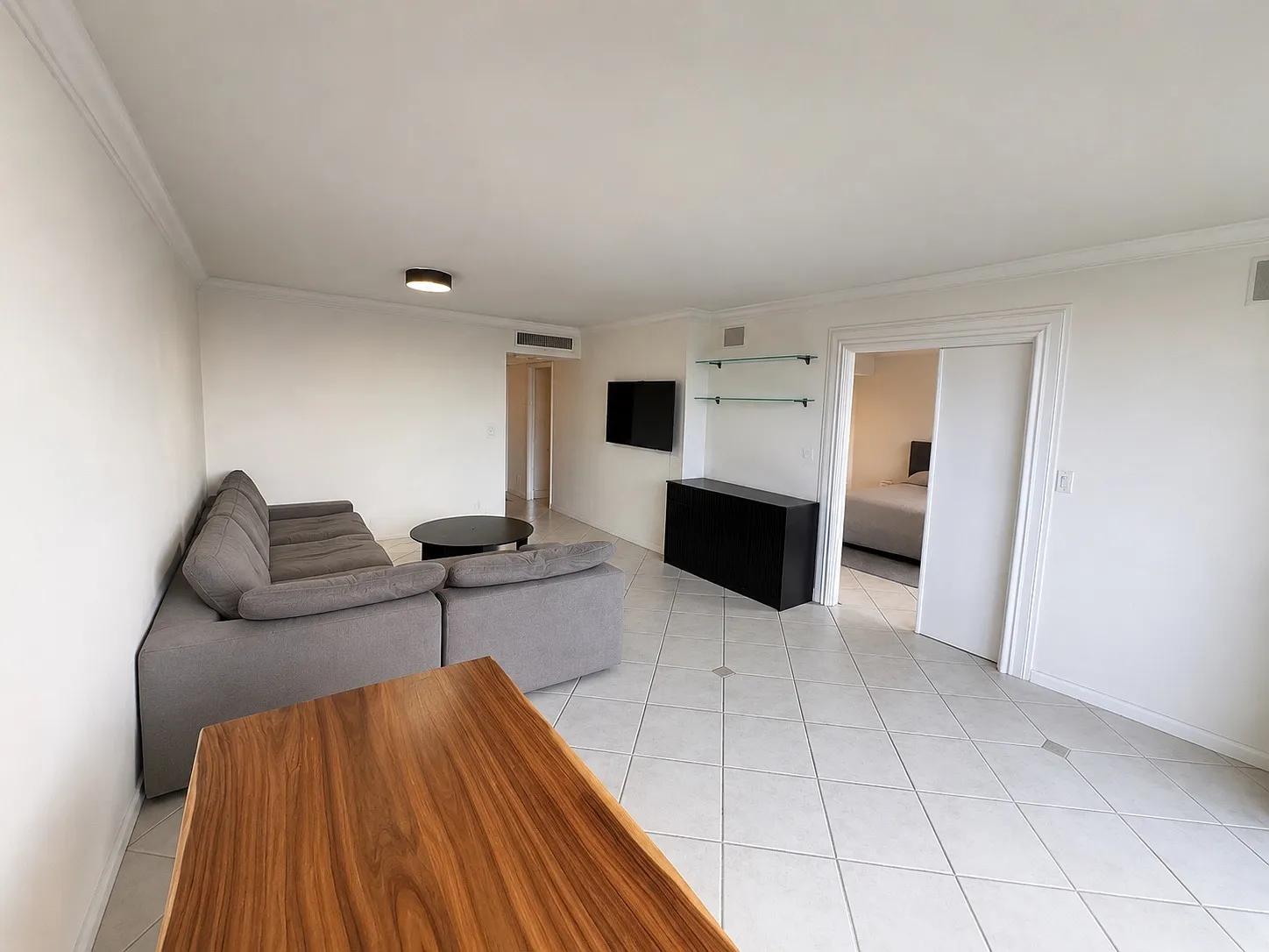 1 bed, 1.5 bath, 828 sqft, $2,300 — Photo 2