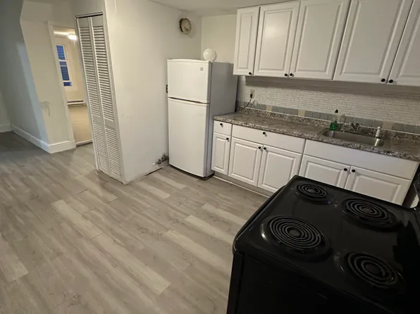 132 Cooke St APT 3, Waterbury, CT 06710