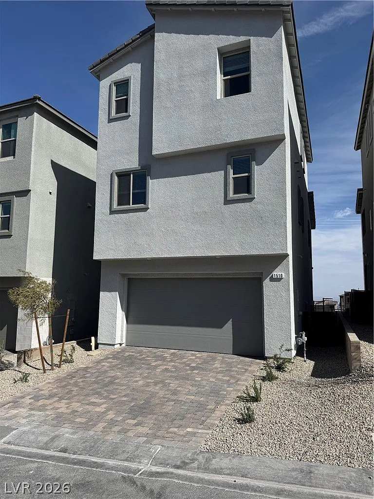 3 bed, 4.0 bath, 1806 sqft, $2,700 — Photo 3