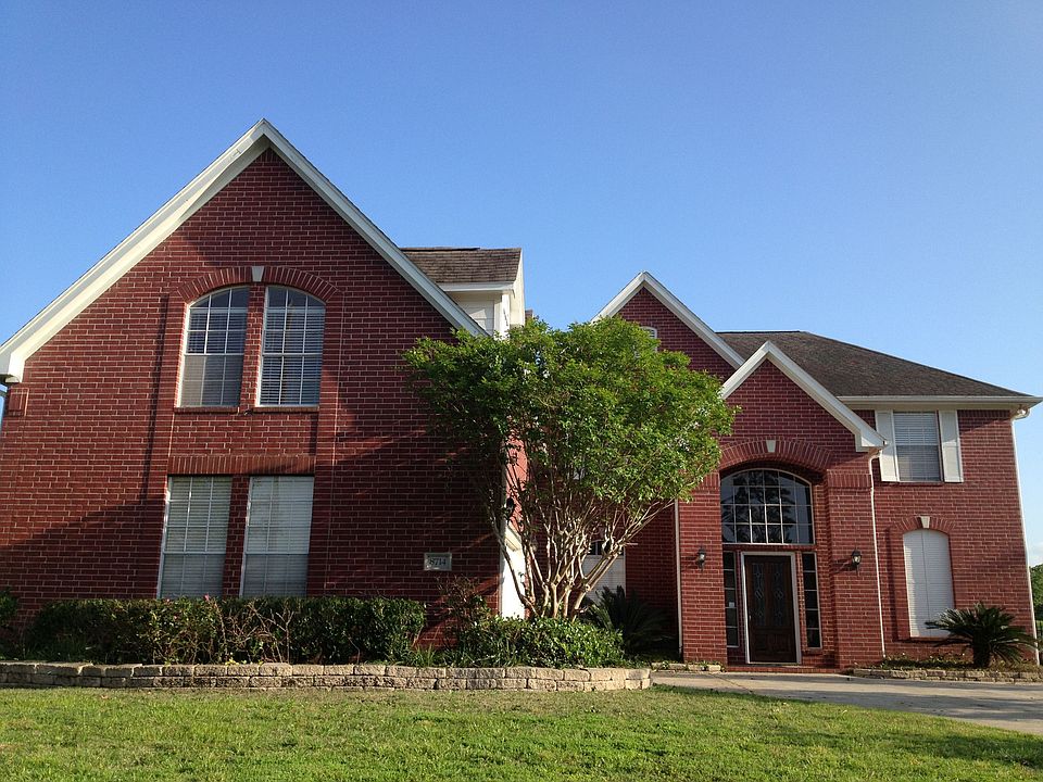 Updated 5 BDR/3.5 Baths, Gameroom