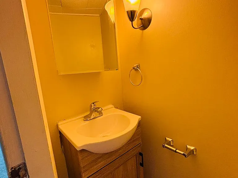100 Yorkshire Ct — Photo 20