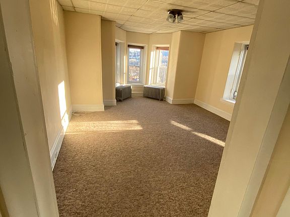 4th image of 118 Sumac St #3