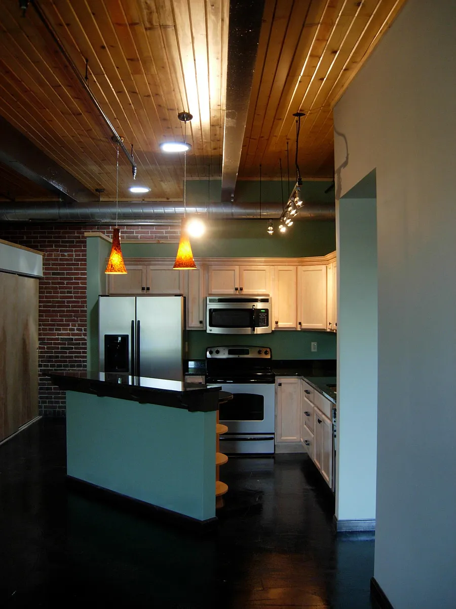 Building Photo - 723 S Neil St #203