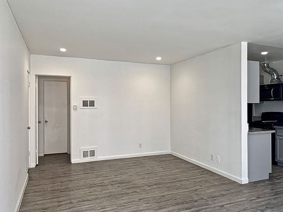 2nd image of 928 Albany St APT 3