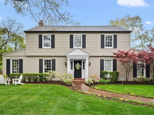 51 Pointer Ln, Saint Louis, MO 63124
