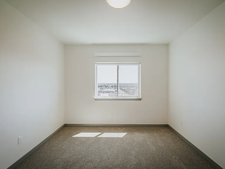 Grand Vista Apartments — Photo 14