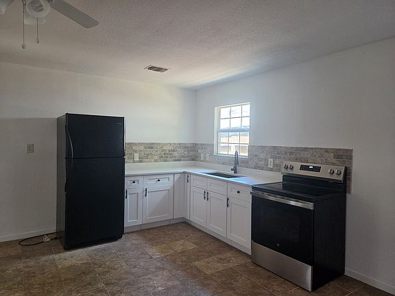 4th image of 210 N San Jacinto St #2
