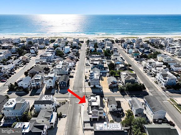 3rd image of 2912 Beach Ave