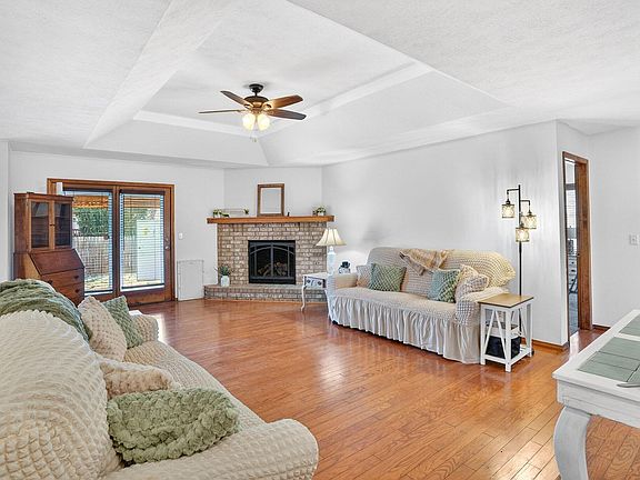 3rd image of 3204 S Nettleton Avenue