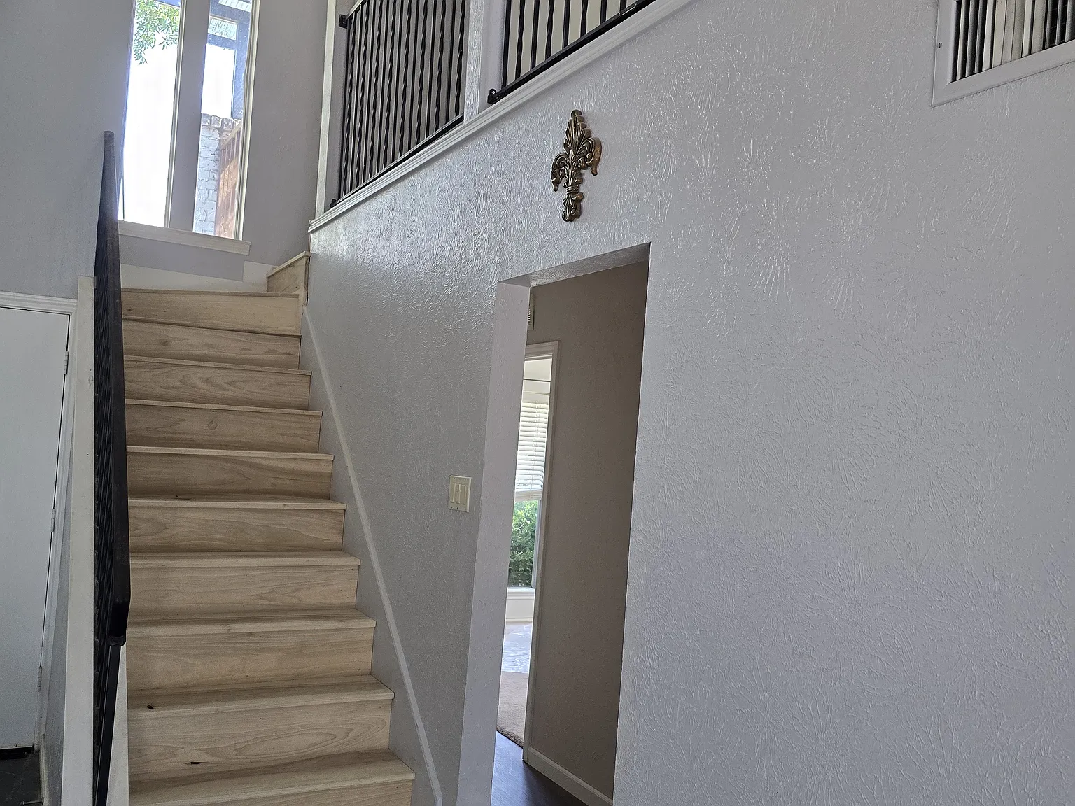 4 bed, 2007 sqft, $2,425 — Photo 4