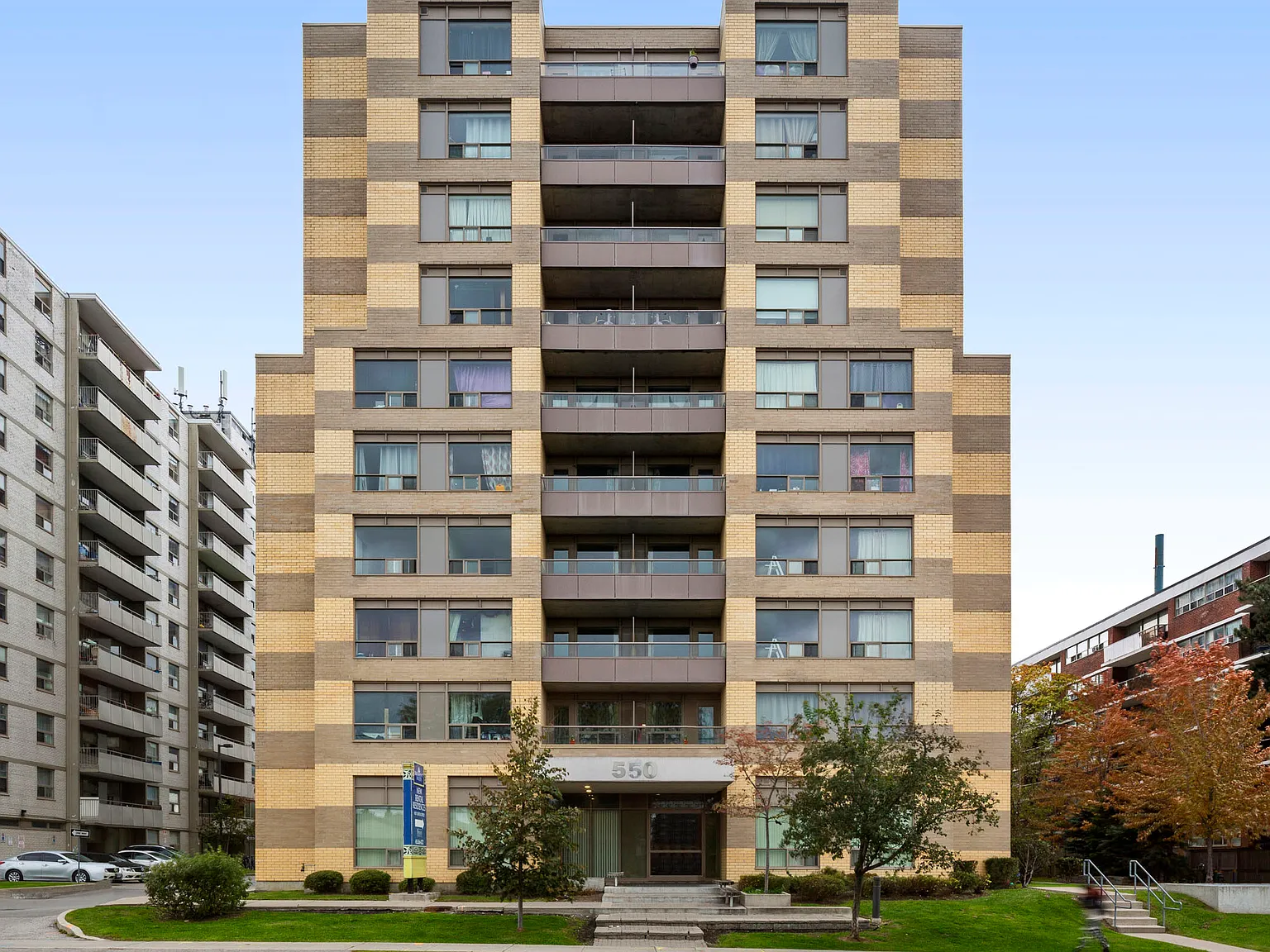 Birchmount Park Towers — Photo 4