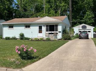 934 Carey St, Lake Geneva, WI 53147