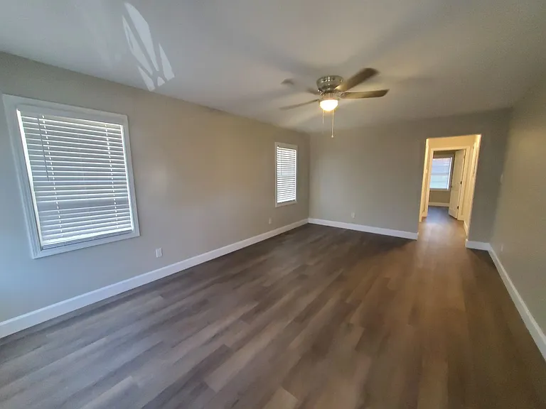 1208 Hillsboro St — Photo 10